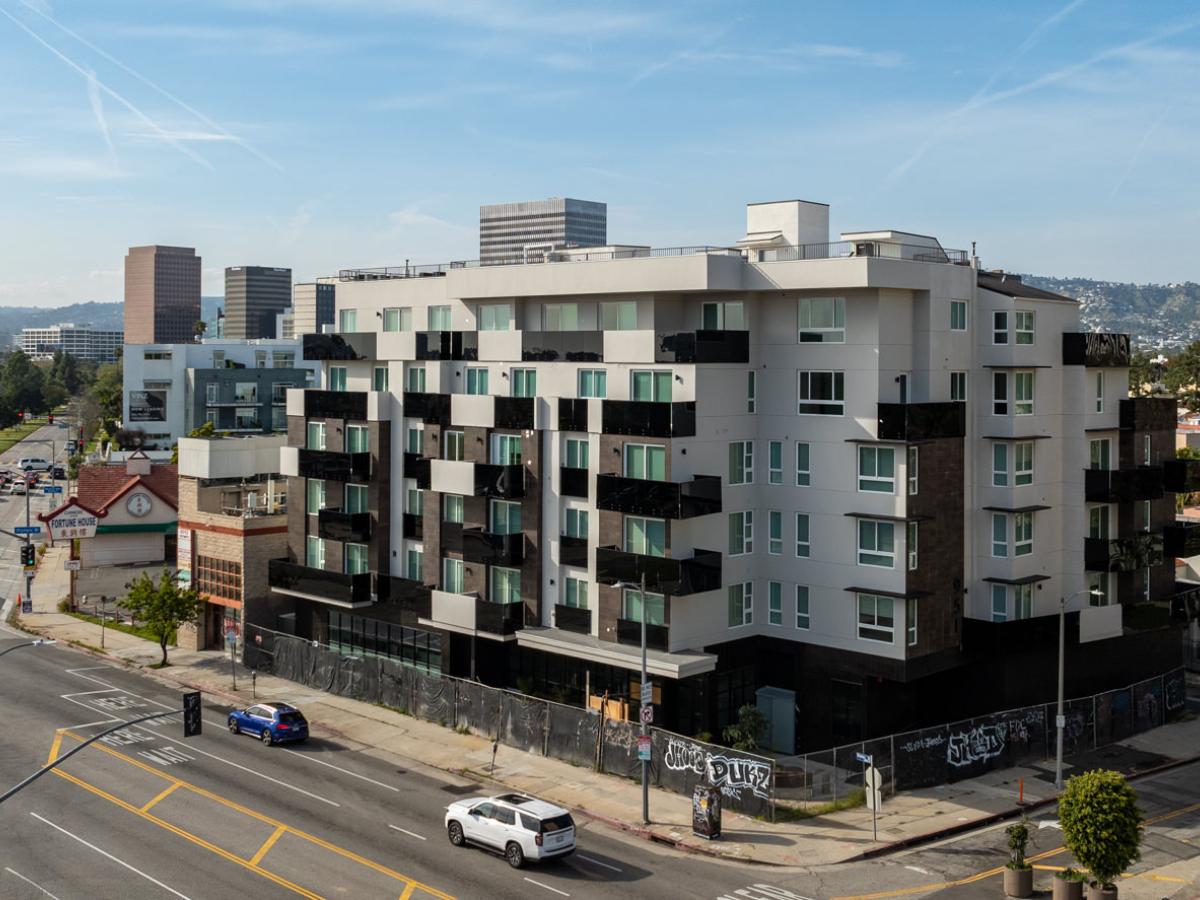 洋書 PISOS PILOTO-MODEL APARTMENTS 1770 sawtelle boulevard